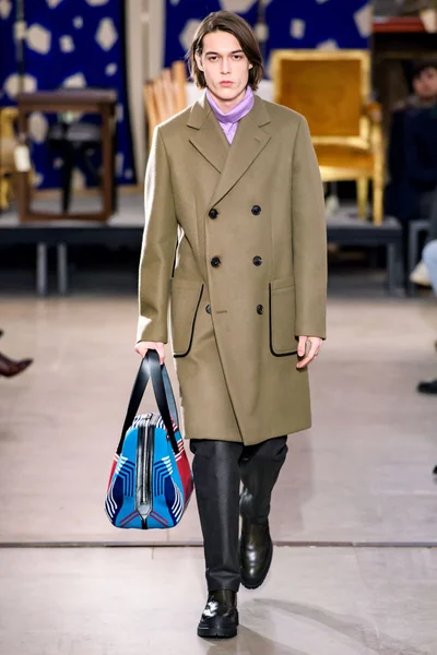 Look 14
